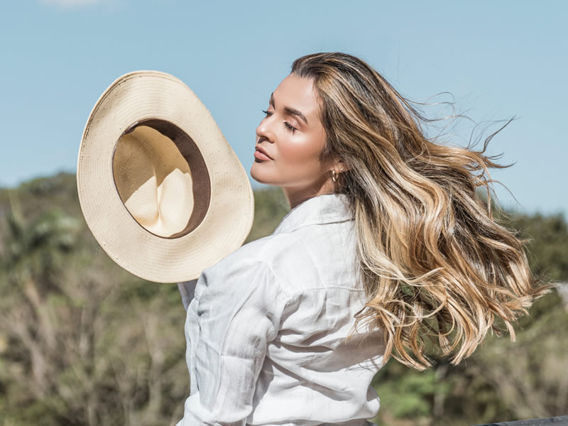 perdere capelli donna uomo