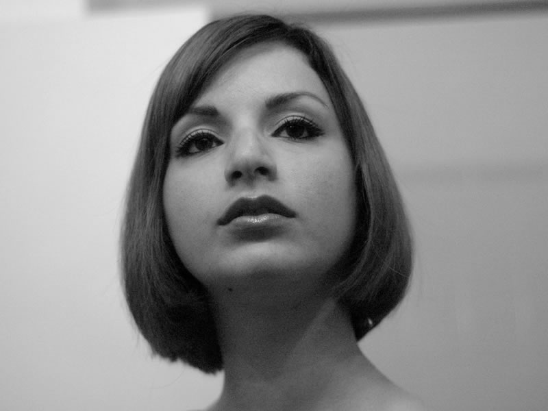 2026 Bob Haircut Trend: Close-up of a woman showcasing a stylish bob. Modern hairstyle for 2026 hair trends. Taglio Bob 2026.